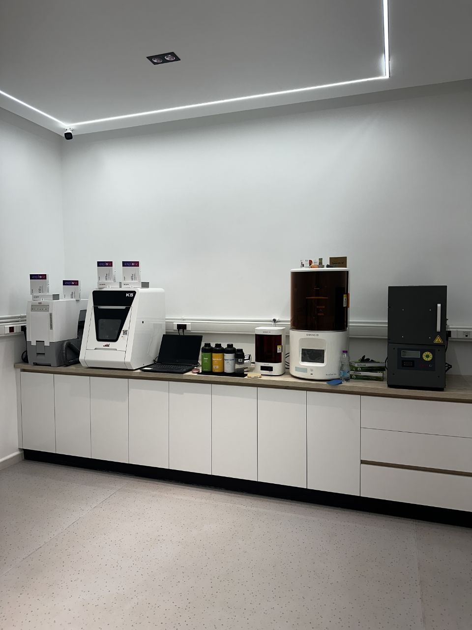 Matériel moderne Nova Dental — équipement CAD/CAM